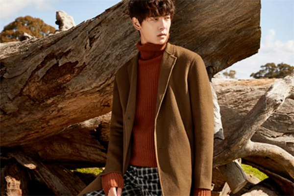 大衣配高领毛衣女式,大领毛呢大衣怎么搭配