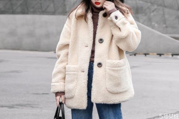 羊毛和羊羔毛哪个暖和,羊羔毛和绵羊毛哪个暖和