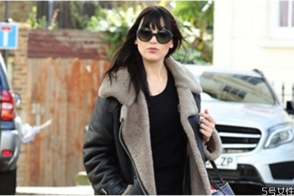 羊羔绒外套多少度穿合适,羊羔毛适合几度穿