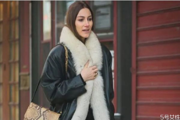 白色羊毛大衣怎么清洗,羊羔毛大衣怎样清洗 白色羊毛大衣怎么清洗,羊羔毛大衣怎样清洗