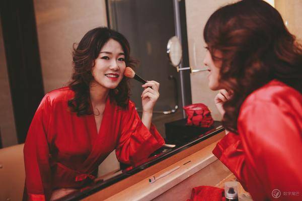 晨袍是什么,晨袍里面穿什么