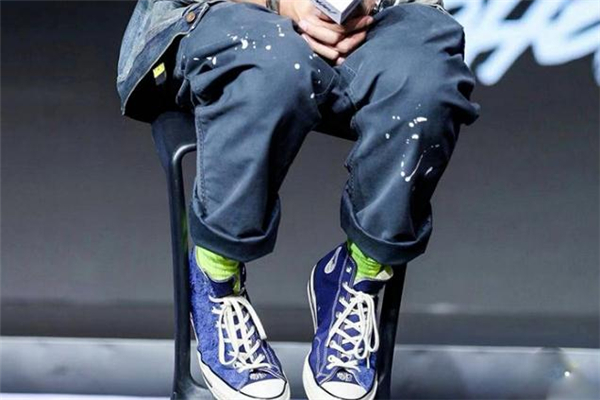 直筒裤搭配帆布鞋好看吗,直筒裤搭配帆布鞋男 直筒裤搭配帆布鞋好看吗,直筒裤搭配帆布鞋男