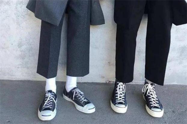 搭阔腿裤的鞋子,搭配阔腿裤的鞋子图片