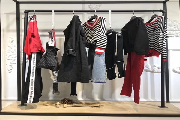 打底衫能当秋衣穿吗,穿了打底衫再不用穿秋衣了吧