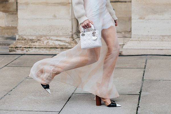 白色的皮包被染色了怎么清洗,白皮包上染上颜色怎么办