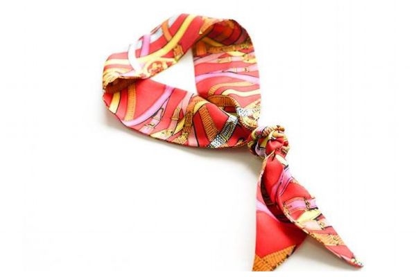 丝巾的材质有哪些,丝巾是什么材料做的 丝巾的材质有哪些,丝巾是什么材料做的