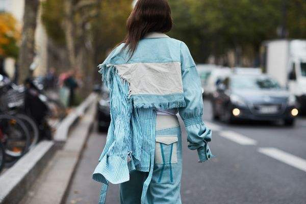 皮肤黑适合穿浅蓝色衣服吗,皮肤黑适合穿深蓝色吗