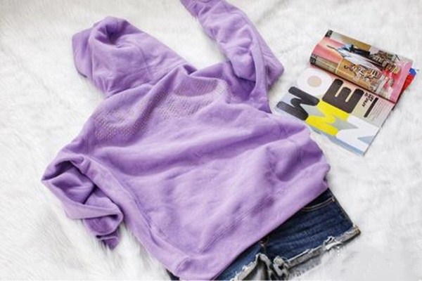 卫衣搭配什么裤子好看女,红色卫衣配什么裤子好看