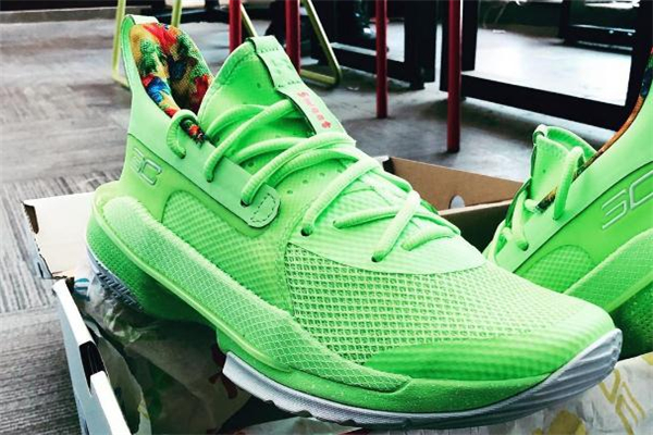 库里7和欧文6哪个好,库里7和欧文6哪个更好