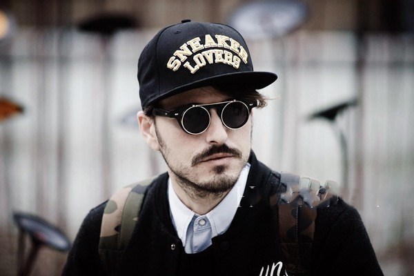 男士戴什么帽子显脸小,男生小脸适合戴什么帽子 男士戴什么帽子显脸小,男生小脸适合戴什么帽子