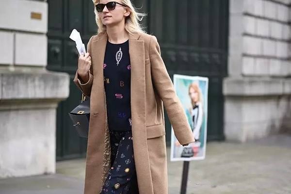 黑色双面绒大衣里面怎么搭配好看,大衣里面搭配什么好看