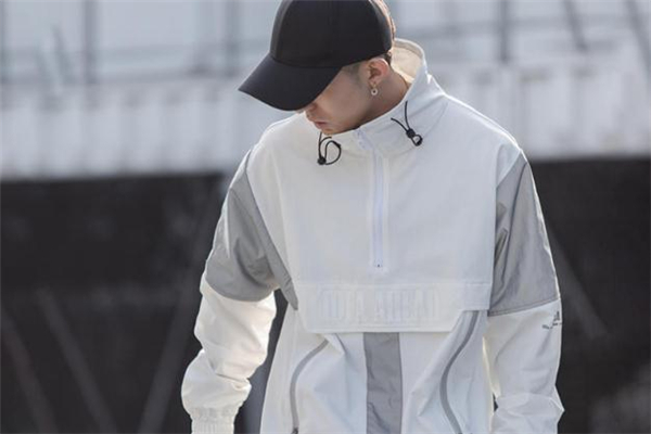 直接套头的外套,套头机是什么