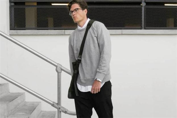 穿搭色彩搭配原则,穿衣服的色彩搭配