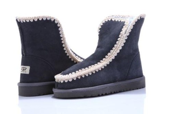 雪地靴不跟脚是大了么,雪地靴穿多了对脚不好