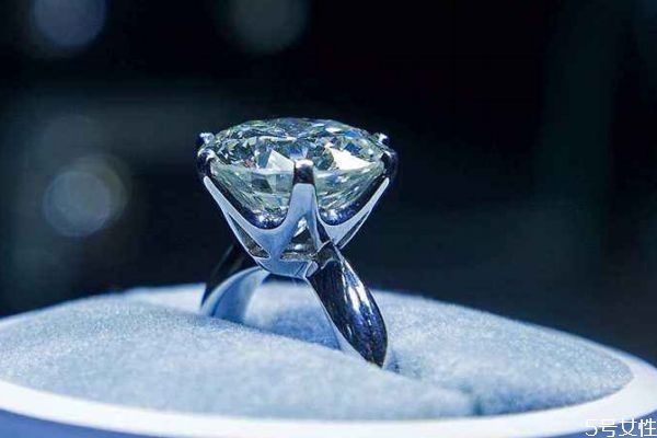 世界上最大的钻石是多少克,世界上最大的钻石多少克拉