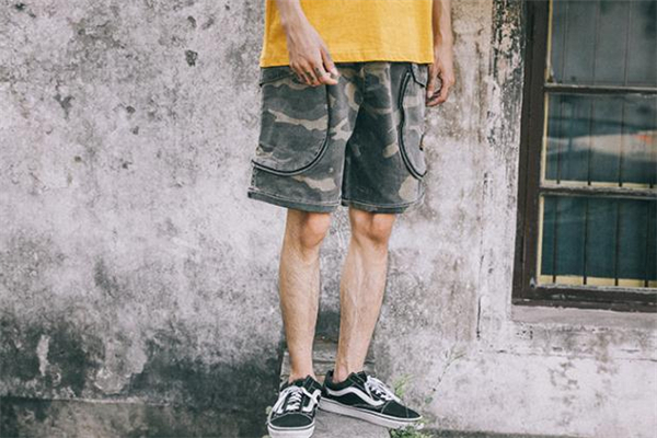 迷彩工装裤搭配上衣,迷彩裤男装