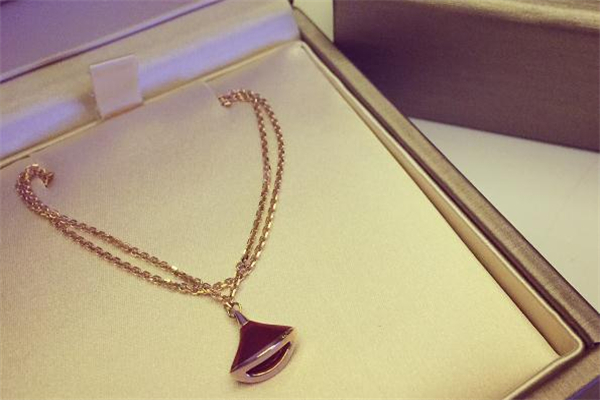 红玉髓会变色吗,玉髓为什么会变色