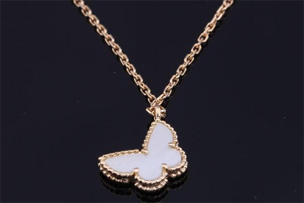 白贝母可以戴着洗澡吗,白贝母首饰可以洗澡戴吗 白贝母可以戴着洗澡吗,白贝母首饰可以洗澡戴吗