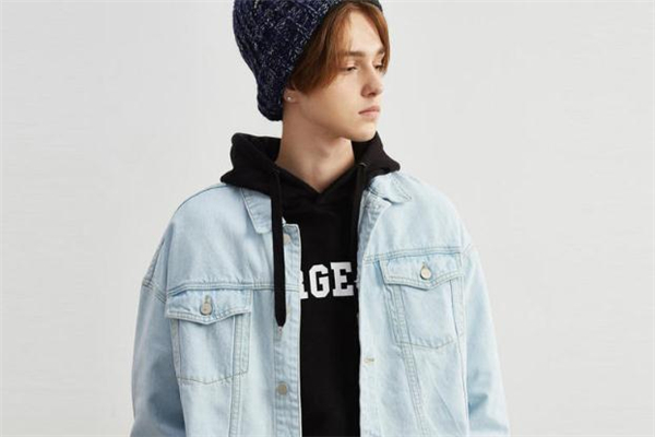 连帽卫衣搭配什么外套,连帽卫衣绳子系法 连帽卫衣搭配什么外套,连帽卫衣绳子系法