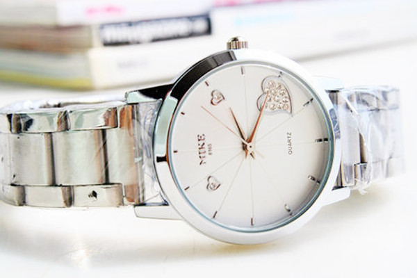 石英手表防水吗,石英表防水膏怎么使用 石英手表防水吗,石英表防水膏怎么使用