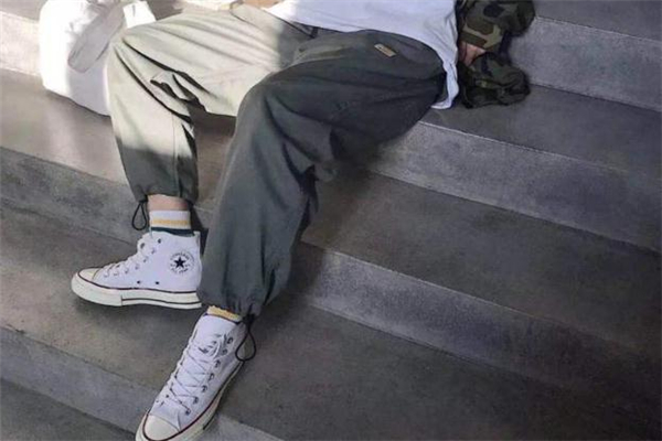 冬季工装裤,工装束脚裤配什么鞋子比较好看?