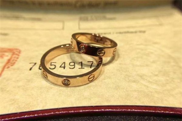 卡地亚情侣戒指一对多少钱,卡地亚对戒多少钱一对 卡地亚情侣戒指一对多少钱,卡地亚对戒多少钱一对