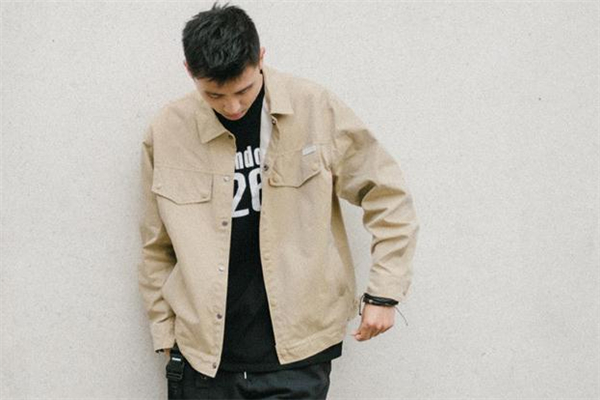 卡其色西装外套,卡其色的外套