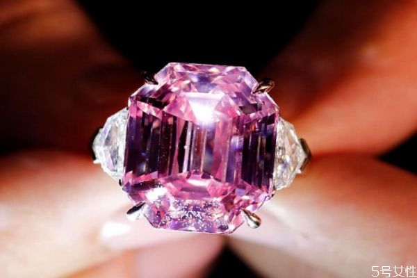 粉色钻石寓意和功效,粉色的钻石