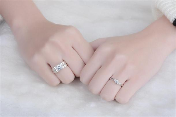 结婚哪个手指戴戒指,男士婚戒戴哪个手