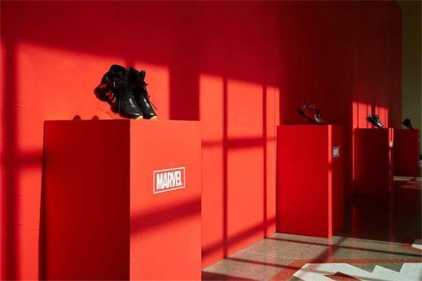 安踏钢铁侠联名鞋,安踏蜘蛛侠联名款