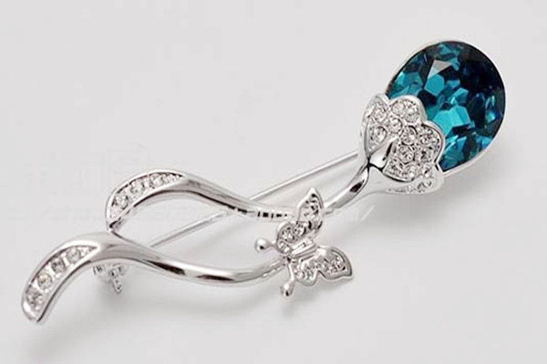 佩戴胸针有什么讲究,佩戴胸针忌讳 佩戴胸针有什么讲究,佩戴胸针忌讳