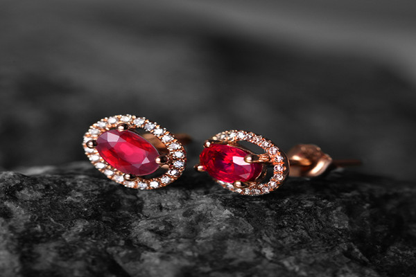 红宝石耳钉适合什么人戴,红宝石耳钉图片