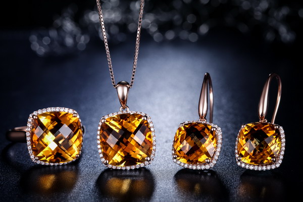 18k金钻石吊坠值钱吗,18k金项链和吊坠比重