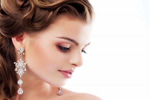 第一次打耳洞的耳钉要戴多久,第一次打耳洞需要多久才能拿下来 第一次打耳洞的耳钉要戴多久,第一次打耳洞需要多久才能拿下来