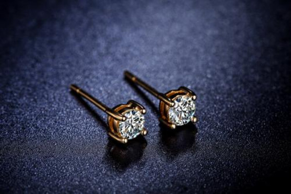 如何戴耳钉,耳钉怎么戴好看