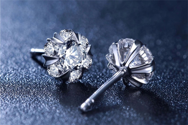 戴耳钉有什么讲究吗,戴耳钉必须知道的8件事