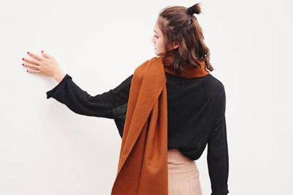 围巾如何搭配,围巾的穿搭方法