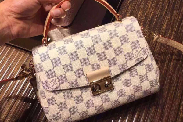 适合秋冬搭配的包包,冬季适合什么款式的包包