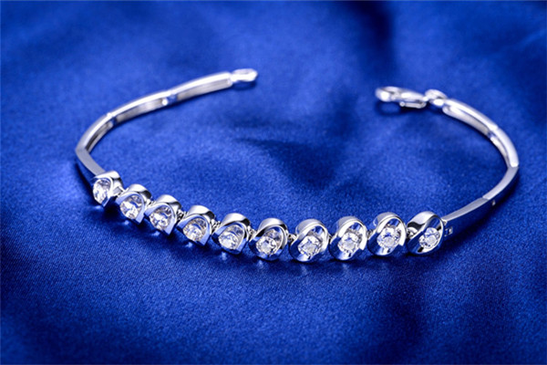 购买钻石手链应该注意的问题,买钻石项链要注意什么
