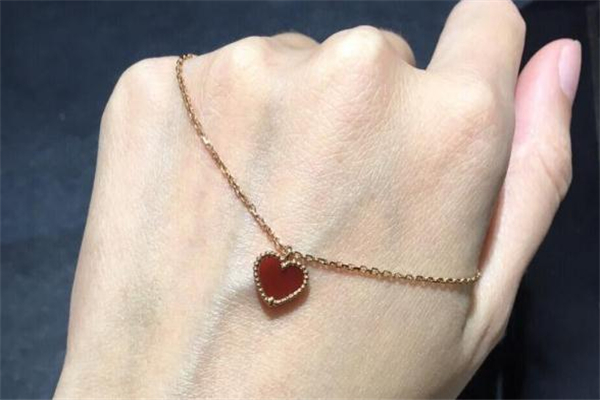 梵克雅宝爱心手链价格,梵克雅宝爱心项链价格