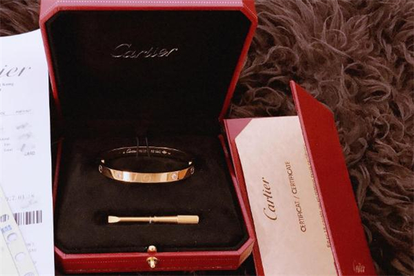 卡地亚手镯回收价格查询,卡地亚手镯回收能卖多少