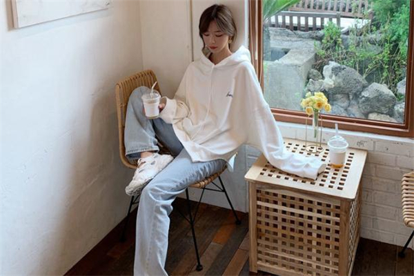 天猫卫衣女士连帽卫衣,女士白色卫衣