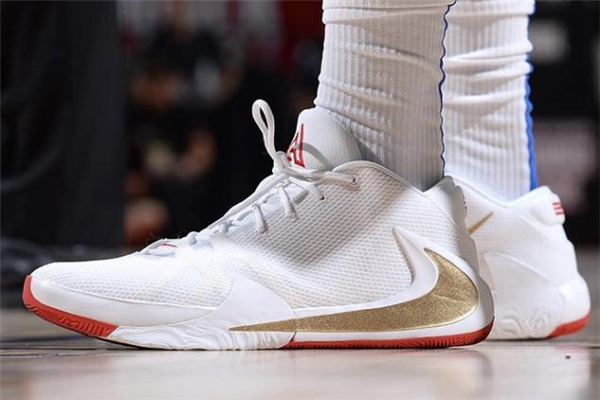 字母哥2代和威少3代哪个好,字母哥2代对比威少3