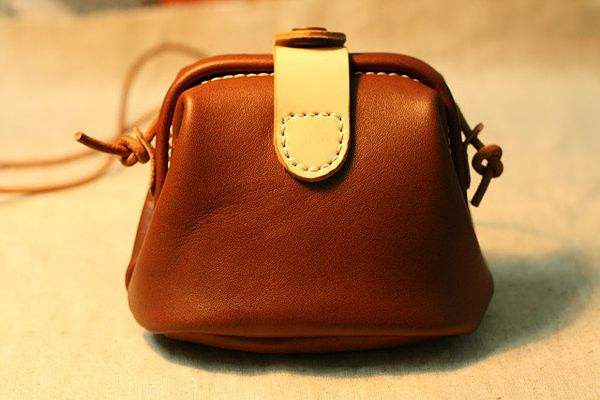 包包应该怎么搭配衣服,大衣怎么搭配包包