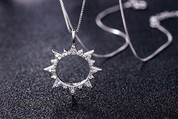 女士轻奢项链品牌有哪些,轻奢的项链品牌