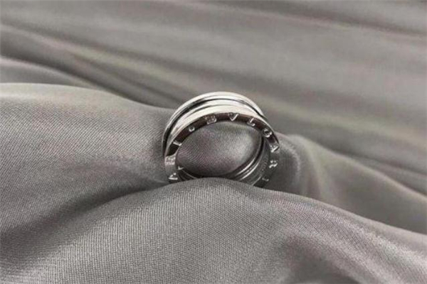 宝格丽的弹簧戒指散开了,宝格丽戒指坏了怎么办