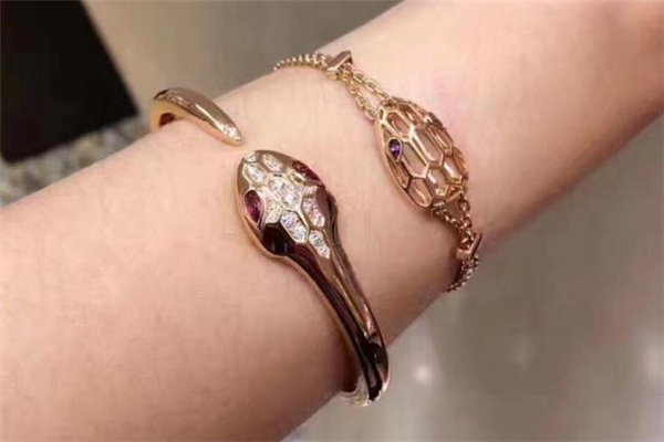 宝格丽蛇手镯怎么看真假,宝格丽蛇镯真假对比 宝格丽蛇手镯怎么看真假,宝格丽蛇镯真假对比