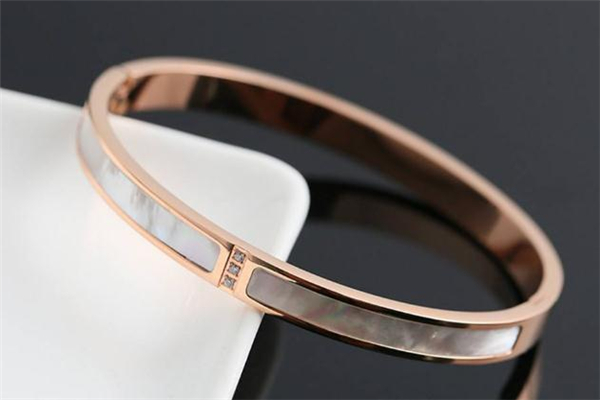 18k金容易变形吗,金镯子会变形么