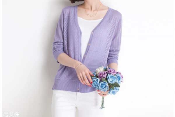 女胖子秋天适合穿什么衣服,胖的女孩冬天怎么穿