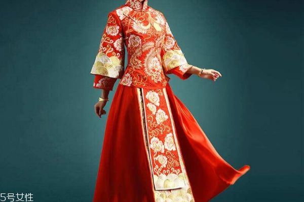 结婚穿的唐装是什么样的,结婚穿唐装还是婚纱好